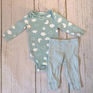 Carter’s long sleeve Onesie & matching pants Size 6 months